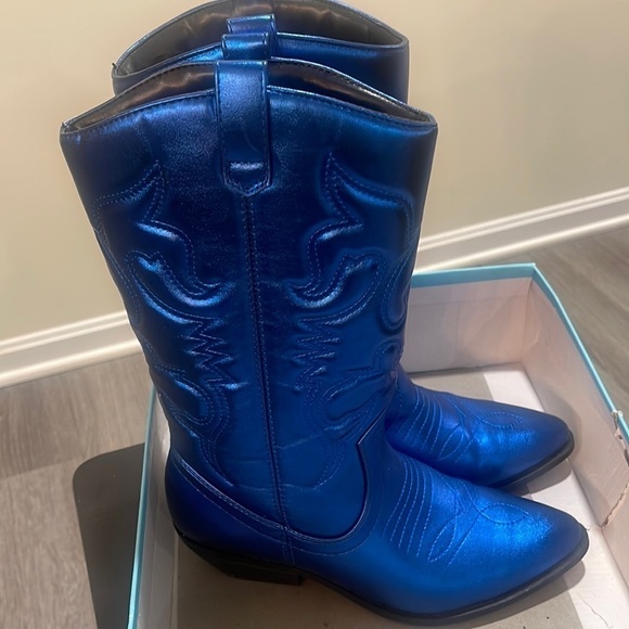 Shoes - Boots mid calf